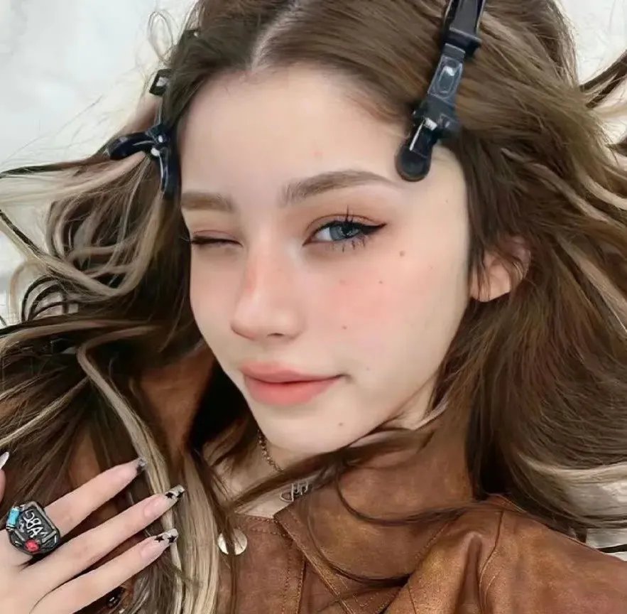 疑犯海报